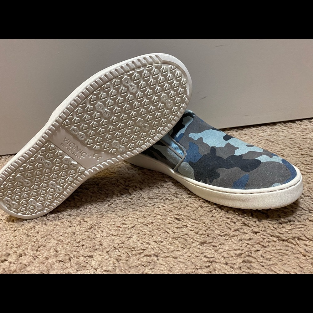Vionic Camo - Picture 2 of 6